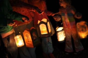 A GERMAN lantern_parade_04-350x232