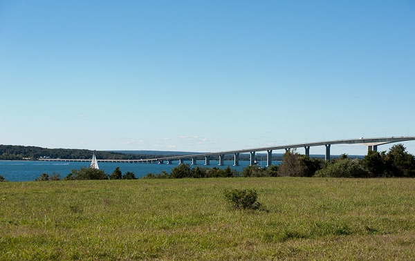 B JAMESTOWN 17a_-_View_of_Narragansett_Bay_1060_x_669