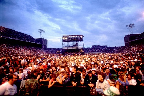 C FARM farm_aid_1985_crowdshot-by_paul_natkin