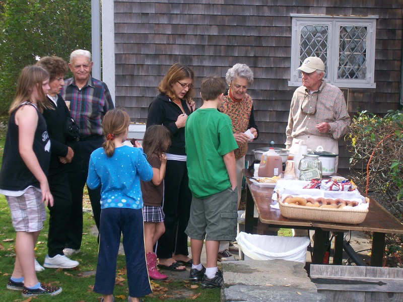 d-lc-cider-and-donuts-for-everyone