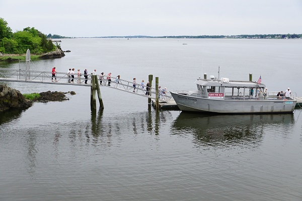 D POMHAM 1 Boarding Save the Bay boat med
