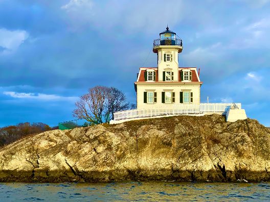 FRIENDS OF POMHAM ROCKS LIGHTHOUSE