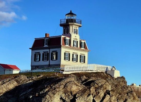 POMHAM ROCKS LIGHT HOUSE