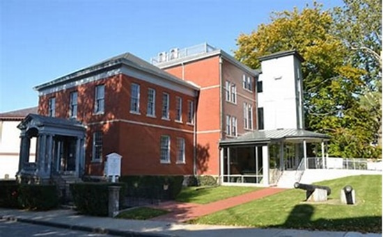 NEWPORT HISTORICAL SOCIETY: SABBATARIAN MEETING HOUSE