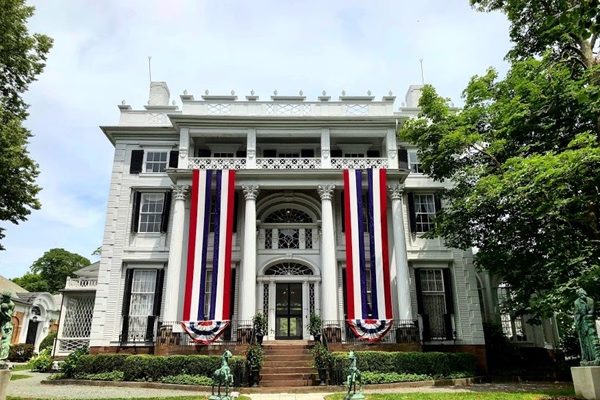 LINDEN PLACE – BRISTOL, RI